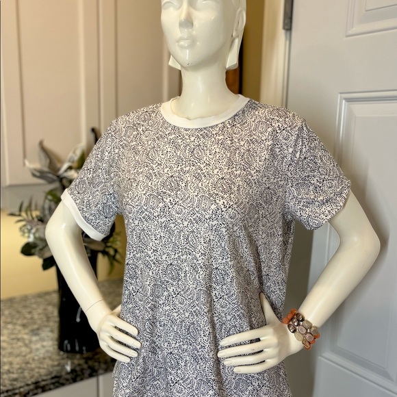 Comfortable cotton tshirt Goes great with leggings and skinny pants or jeans - Picture 1 of 5